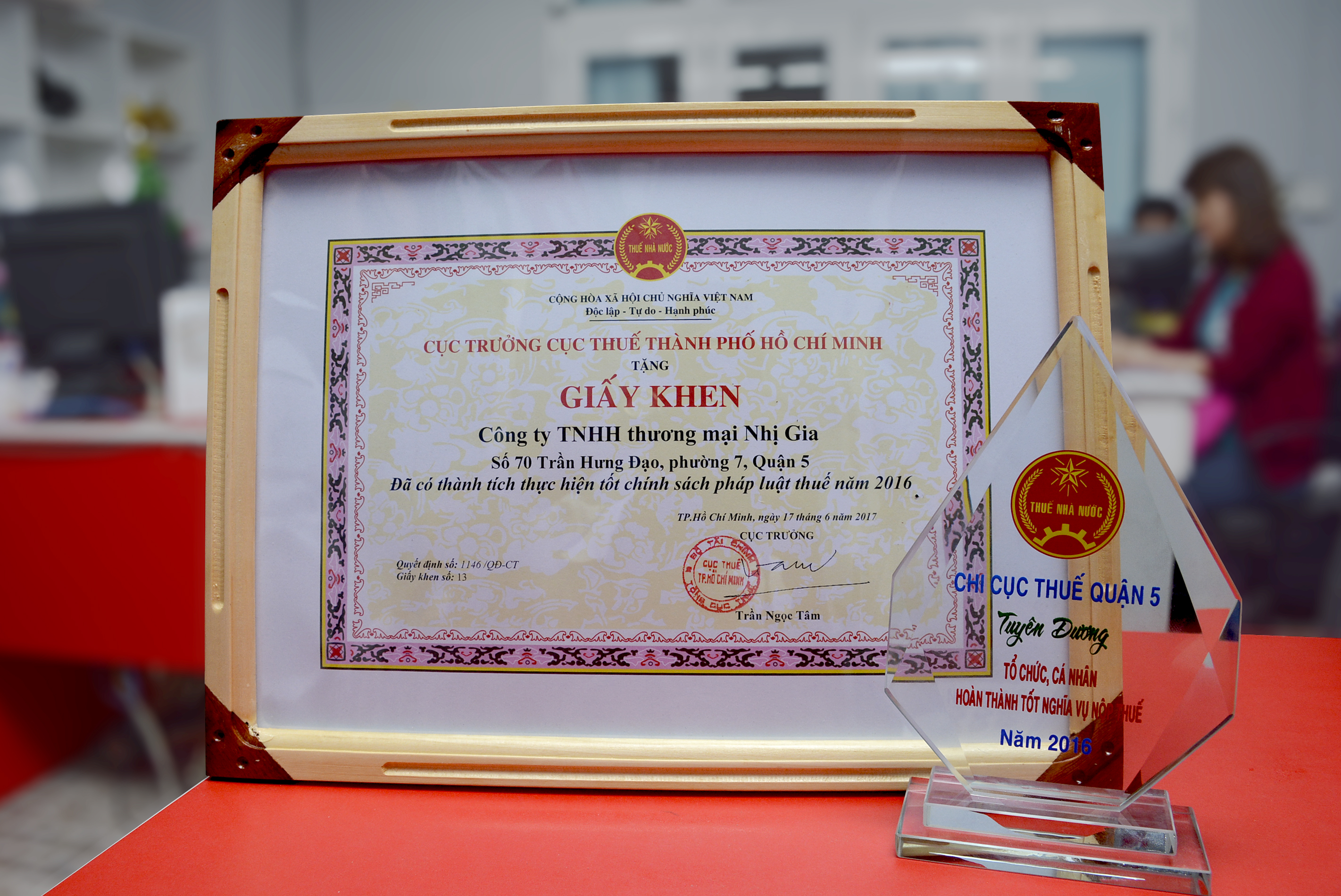 CÔNG TY TNHH TM VÀ DV NHỊ GIA ĐƯỢC VINH DANH TẠI LỄ TUYÊN DƯƠNG TỔ CHỨC, CÁ NHÂN THỰC HIỆN TỐT NGHĨA VỤ NỘP THUẾ NĂM 2016