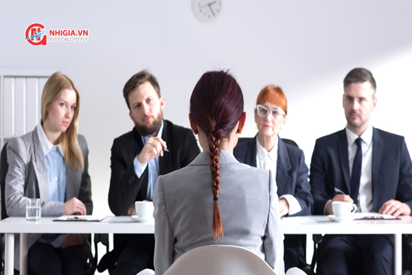 Cặp đ&ocirc;i cần l&agrave;m g&igrave; để xo&aacute; tan nghi ngờ của vi&ecirc;n chức L&atilde;nh sự